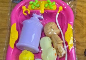 Bebote con bañera y accesorios